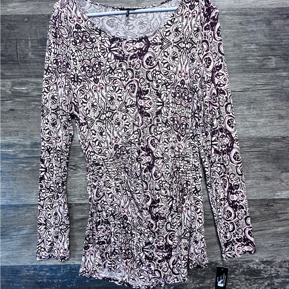 Daisy Fuentes White and Red Fitted Long Sleeve Blouse - Picture 1 of 6